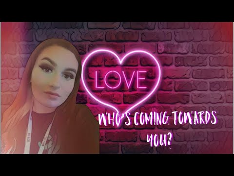 Who’s coming towards you in love? November 2021 All signs