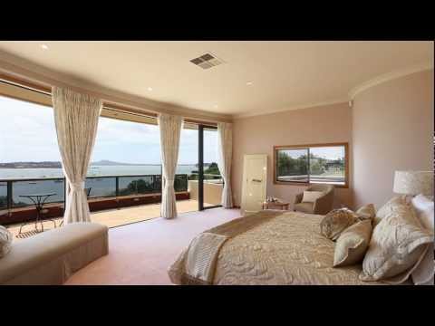 25 Clyside Avenue Half Moon Bay Auckland - New Zealand by Karen Hay