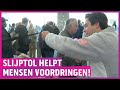 Mensen urenlang in de rij op Schiphol: 'Volslagen debiel'