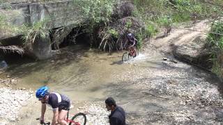 preview picture of video 'BikeFunTurkije door water fietsen'