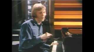 Harry Nilsson on The Smothers Brothers Comedy Hour