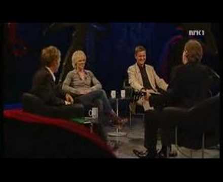 Øystein Sunde spiller Sånn er'e bare på Fredrik Skavlan show