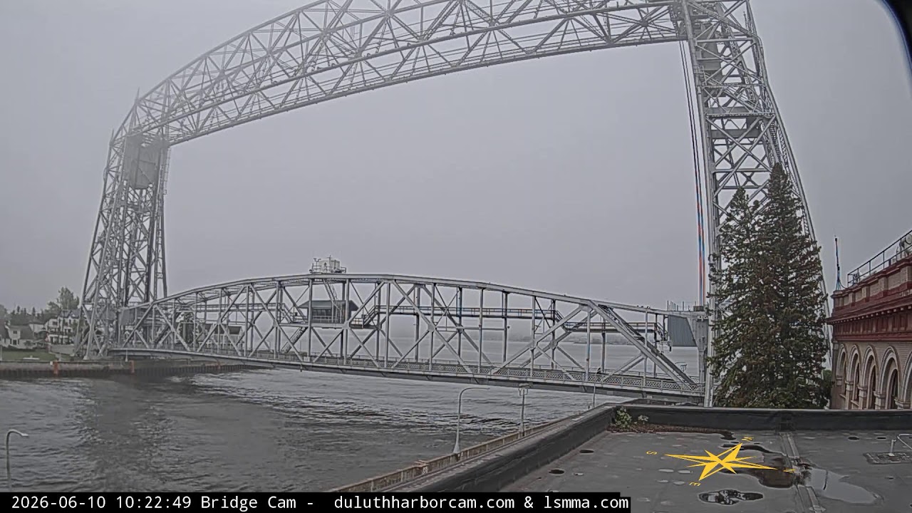Live webcam view of Cámara del puente elevador de Duluth