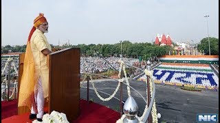 జాతీయ జెండాను ఆవిష్కరించిన ప్రధాని
