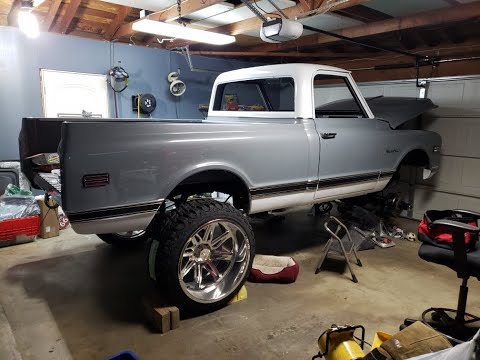 1972 K10 Short bed with an L83 Gen V 5.3 swap walk around.