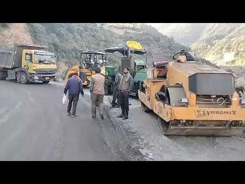 Khelani से Ganpat पुल तक Blacktopping  का काम चल रहा है।