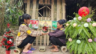 Download lagu Homeless grandmother and granddaughter celebrate a warm, belated Christmas together-Merry Christmas! mp3