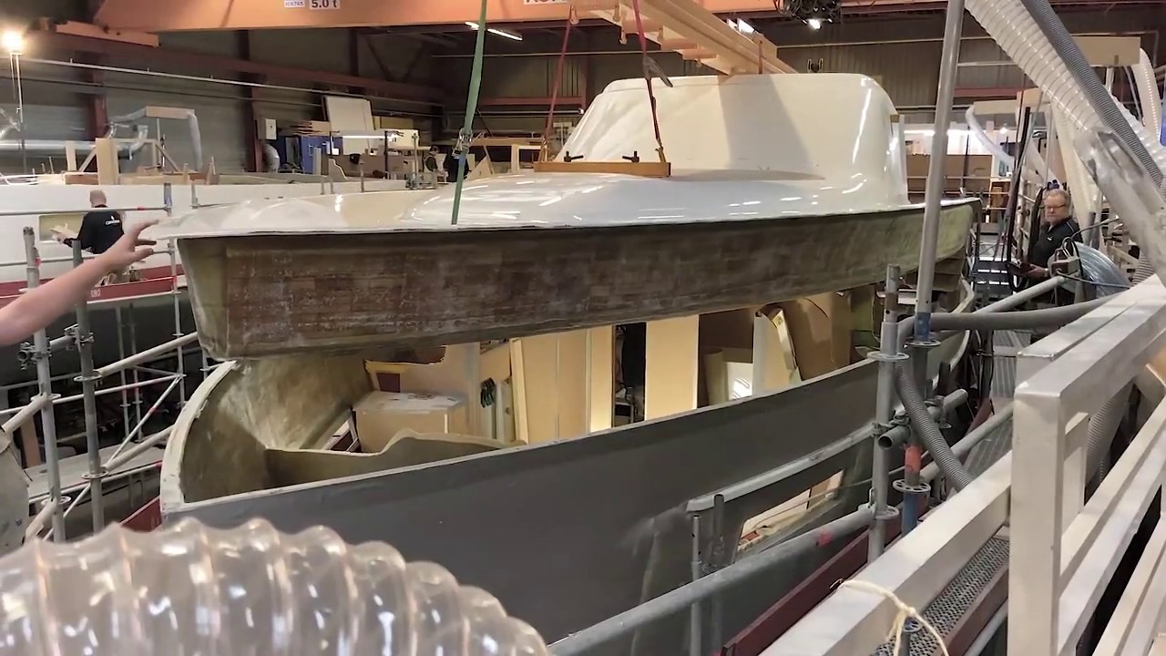 Contest 52MC - deck fitting