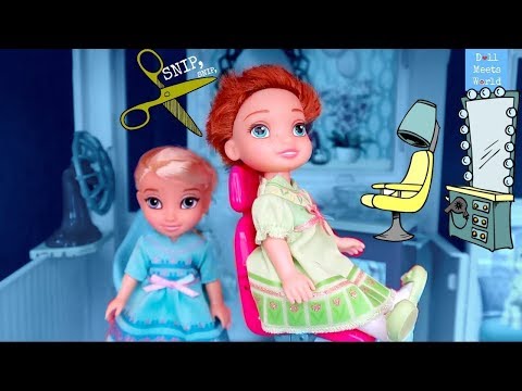 Elsa and Anna toddlers at the HAIR SALON - ANNA GETS A REAL HAIRCUT! boxy girls hairstylist