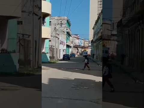 CAMINANDO POR CAYO HUESO, CENTRO HABANA. SI RECONOCES EL LUGAR ERES UN CRACK