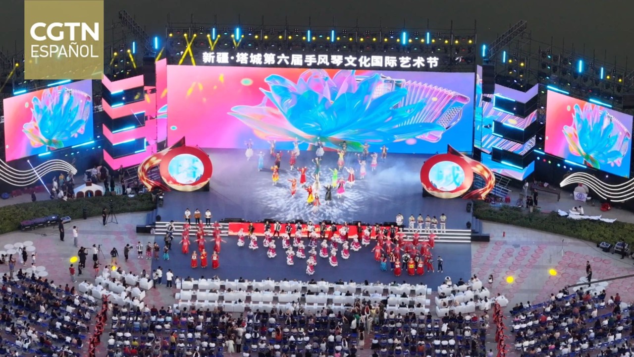 El Festival Internacional de Arte y Cultura del Acordeón convierte a Tacheng en un escenario mundial