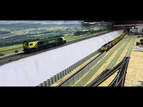 Trying out the ballast yard and running in the accurascale class 66 freightliner powerhaul 