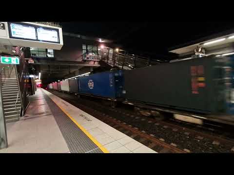8137 On Containers @ Glenfield #semiretiredfoamer #train #night #railway 