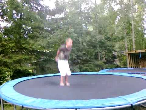 trampoliini temppuilua