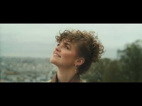 Faith Richards - Alone In Paris (Official Video)