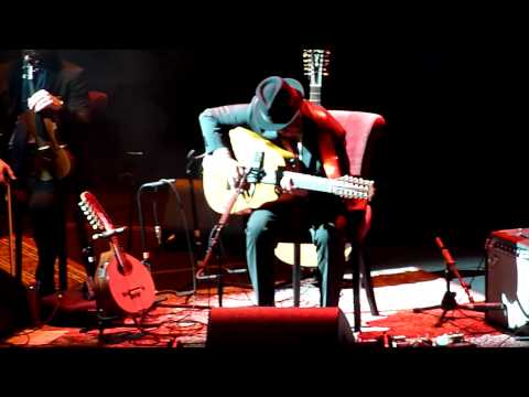 Javier Mas "Who By Fire" solo (Leonard Cohen) @ Olympia (Paris-2012)