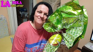 APRO UOVO DI PASQUA LINDOR AL PISTACCHIO DELLA LINDT