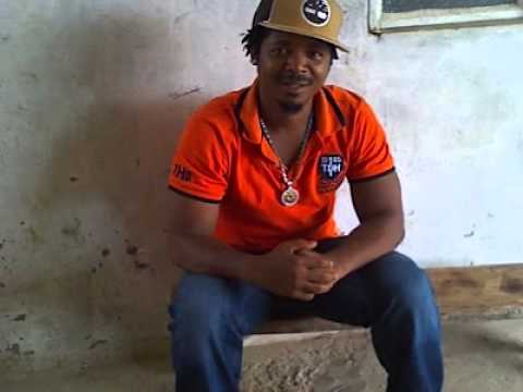 Woman na d answer by Chema B