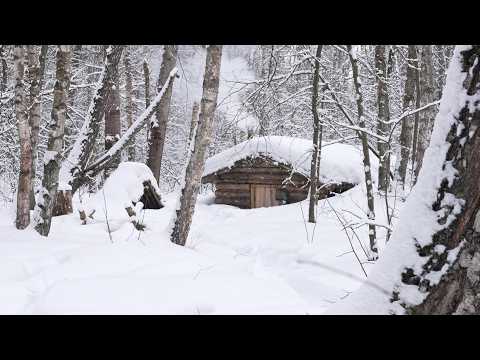 Noapte rece de iarnă într-o adăpost imens, furtună nocturnă, prinde și gătește