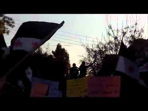 مشاركة طلاب جامعة حمص في مظاهرة بقيادة الساروت وفدوى سليمان في حي الخالدية في مدينة حمص