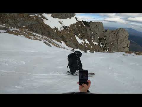 SKI DE TURA PE VALEA MALINULUI IN CONDITII DE PRIMAVARA - MUNTII BUCEGI, ROMANIA