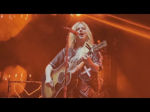 Avril Lavigne - Nobody's Home - Live in Milwaukee, Wisconsin 2024-09-09 (Multicam)