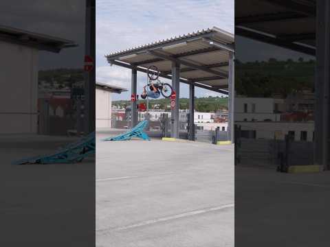 @mtbhopper lil air check 😈 #peterhenke #viral #bike #biking #shorts #lilair