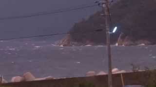 preview picture of video '台風１５号が吹き荒れる海（周防大島） Typhoon 15(Suo-oshima)'