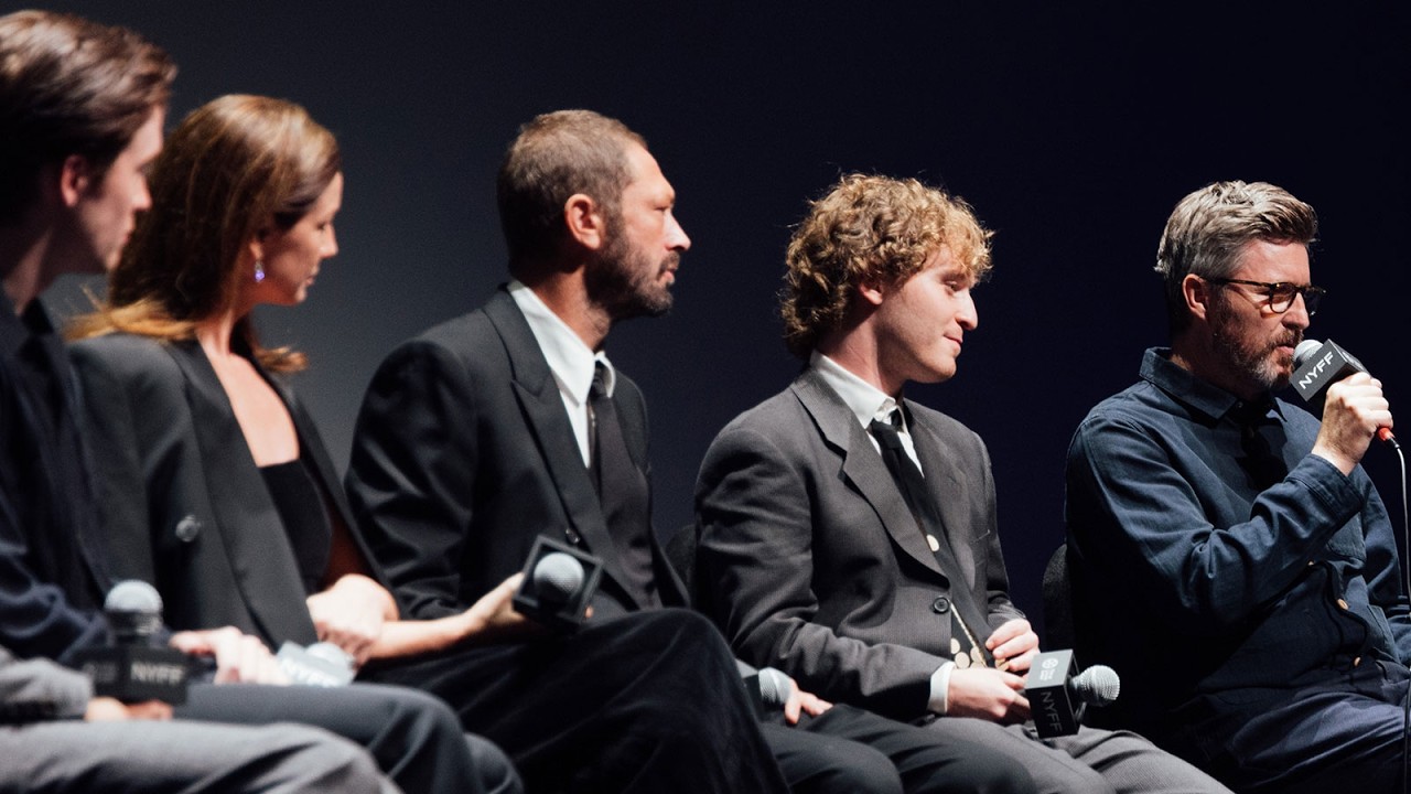Miniature de la vidéo Andrew Haigh, Fred Hechinger, Ebon Moss-Bachrach, Caitríona Balfe, and Kit Connor on A Long Winter du film A Long Winter