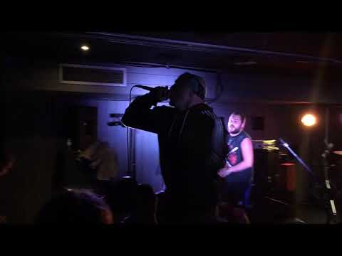 Clunge Destroyer Ft Ben McCrow (Extreme Noise Terror) - Chaos Is My Life (exploited cover)