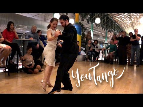  Gustavo Gómez  and  Gabi Gómez  are  dancing  to  the  milonga  "  Milonga Querida  "  by  Juan D'Arienzo  in  2019