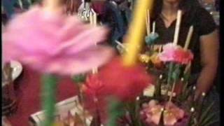 preview picture of video 'Loy Krathong Festival - Ban Phe, Thailand (November 2002)'