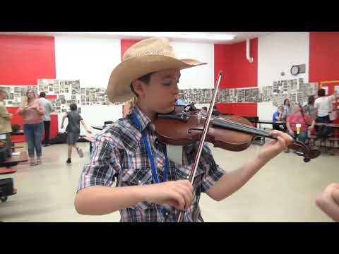 Thomas Paskvan warming up with Sherry McKenzie (Ostinelli's Reel) - 2019 Weiser Fiddle Contest