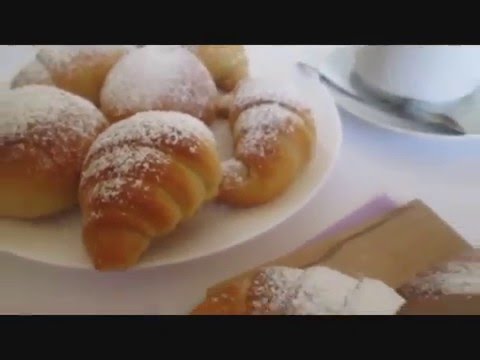 Cornetti integrali al miele con lievito madre - Cucinare con amore