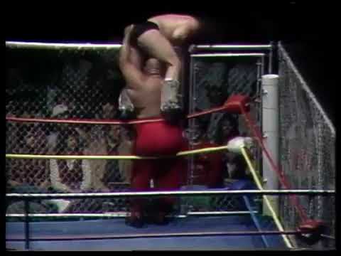 Bruiser Brody vs Abdullah The Butcher ( Loser Leaves Town, Cage Match). WCCW 1986