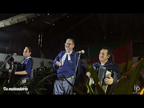 OS MATEADORES NO PALCO DO CTG SENTINELA DO RIO GRANDE EM GLORINHA  - RS 