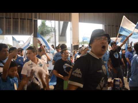 "H.Terrorizer cantando "Muchachos..." en Plaza Isauro Alfaro" Barra: La Terrorizer &bull; Club: Tampico Madero