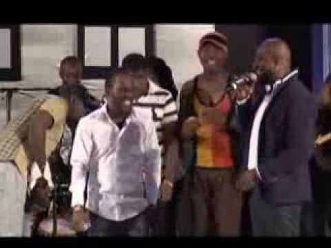 La famille Zouglou au spectacle du Magnific