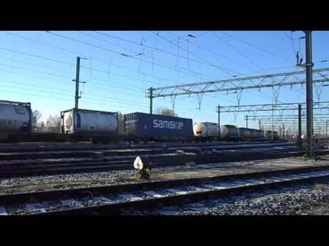 Rotterdam Waalhaven/ Aankomst ES 64 F4-207 met de Busto shuttle