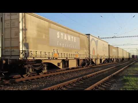 Nákladní vlak v čele s DB Vectronem 193 377 odjíždí z přednádraží směr Vídeň.Ahooj👋4.10.2023Břeclav.