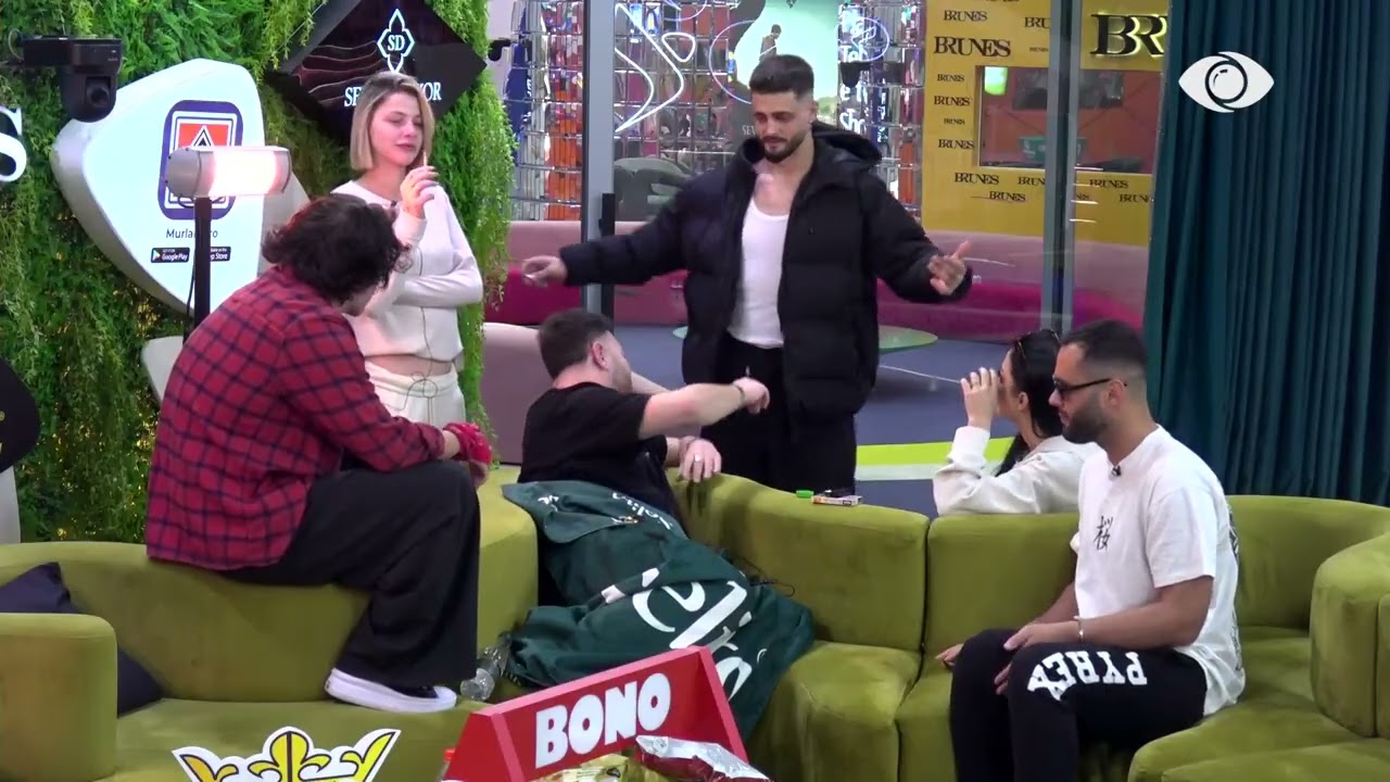 Në shtëpinë e Big Brother-it sonte ka dasmë…/ Banorët këndojnë në oborr