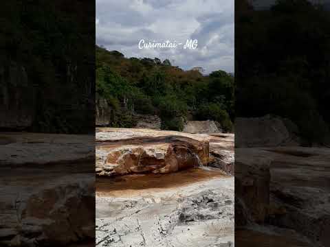 Um pouquinho da cachoeira principal de Curimatai, MG #minasgerais #Curimatai #cachoeira #travel