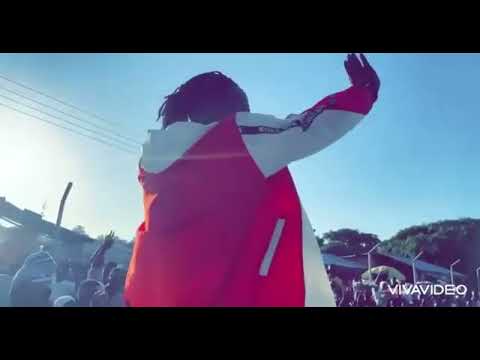 Video!!!: Market Men And Women Go Crazy When Fancy Gadam Enter Kumbungu Market