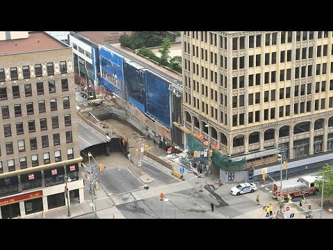 渥太華國會附近路面突現巨洞 渥太華國會附近路面突現巨洞