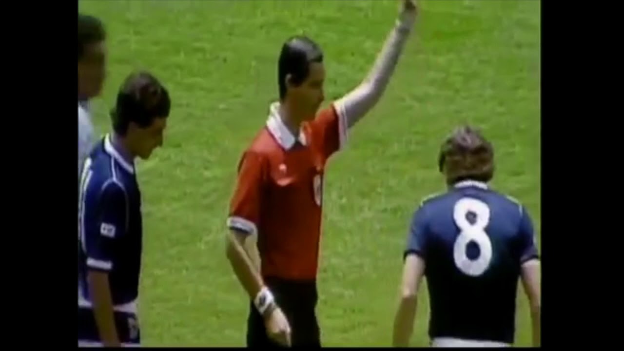 Fastest Red Card in FIFA World Cup history [Uruguay 🇺🇾 vs. 🏴󠁧󠁢󠁳󠁣󠁴󠁿 Scotland 1986]