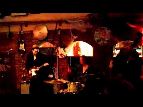 Monster Mike Welch with Mudcat Ward and Per Hanson - Stranger Blues