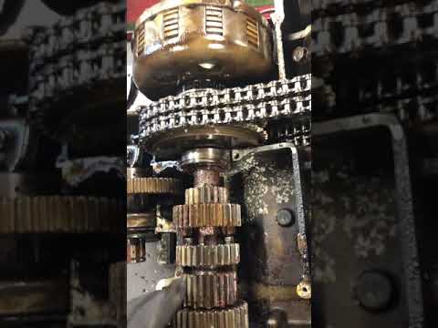 Honda CB750 K1 restoration - opening the engine cases