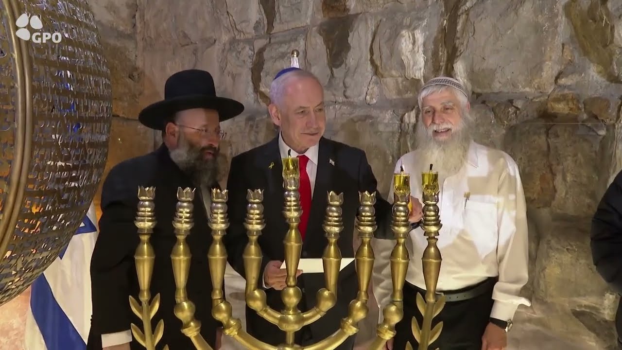 ראש הממשלה נתניהו בהדלקת נר שני של חנוכה | PM Netanyahu lit second Chanukkah candle at the Kotal