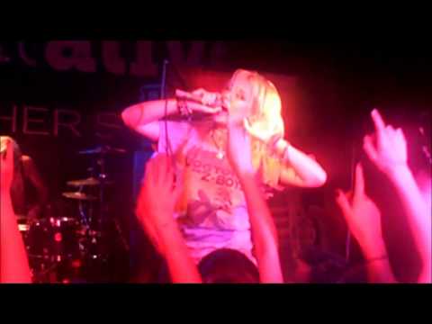 Tonight Alive - What Are You So Scared Of (Orangehouse Munich 27.09.2013)