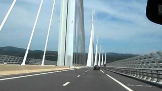 preview picture of video 'Viaduc de Millau mit Citroen C5 im Juni 2012'